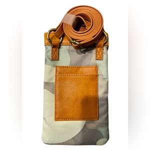 ThirtyOne NIP Dialed In Phone Purse - Soft Camo